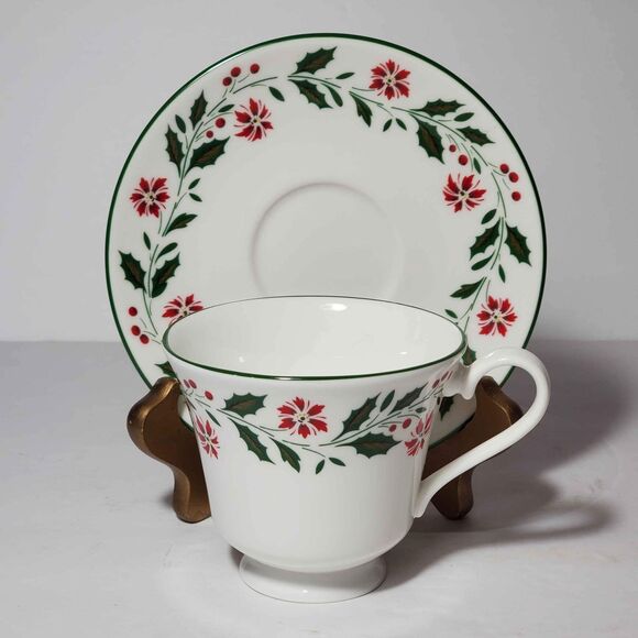Royal Vale Teacup and Saucer Holly Winter Christmas Vintage - Picture 4 of 7